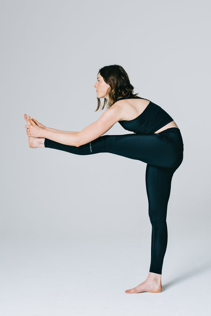 Attain Studios - Black activewear leggings made out of sustainable Econyl ® silky-touch fabric. Size S