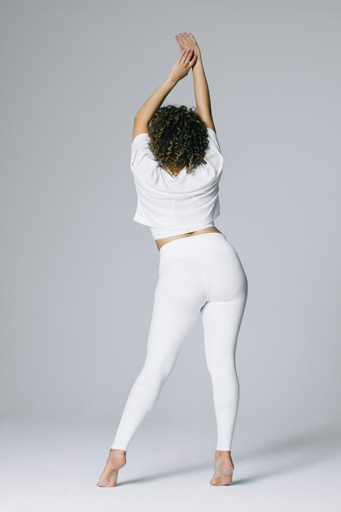 Attain Studios - Sustainable leggings for high performance in white for yoga, fitness or running. Size L