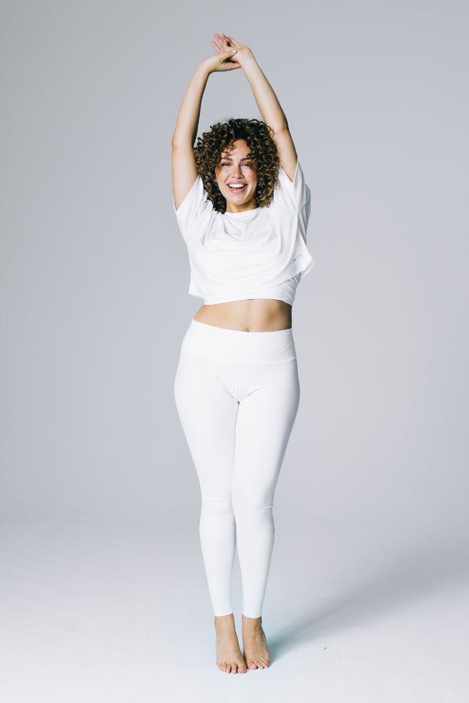 Attain Studios - Sustainable leggings for high performance in white for yoga, fitness or running. Size L