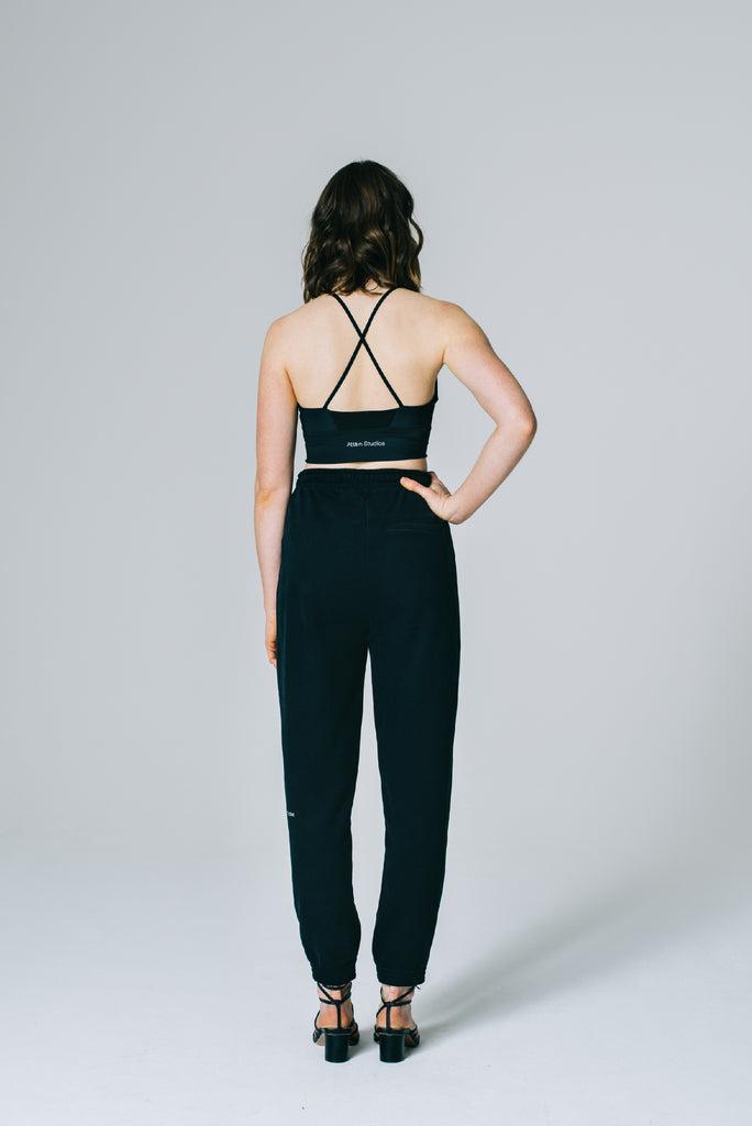 Attain Studios - Sustainable lightweight high-waisted Sweatpants in black, which are soft, stretchy and designed in 100% GOTS certified Organic Cotton. Size S
