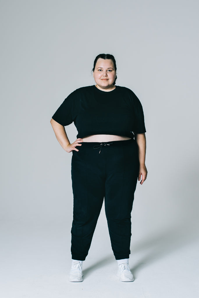 Attain Studios - Lightweight high-waisted Sweatpants in black, which are soft, stretchy and designed in 100% GOTS certified Organic Cotton. Size 3XL