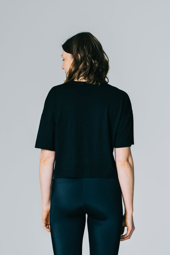 Attain Studios Sportswear - Black Cropped Shirt in Organic Cotton and Lyocell for yoga or fitness size S