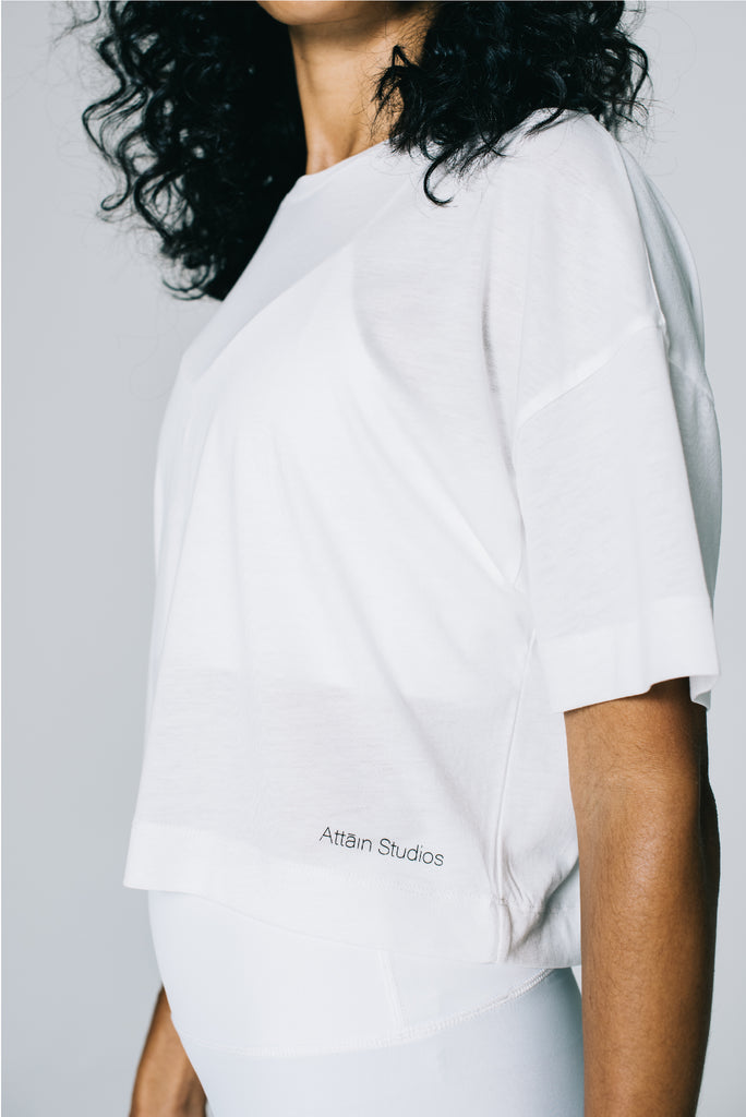 Attain Studios - Detail picture of Logo of off-white/unbleached Cropped Shirt in Organic Cotton and Lyocell